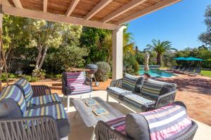 Villa Soalheira - walk to beach private pool and gardens