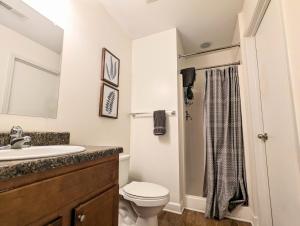 Three-Bedroom Apartment room in LEAGUE 704 at West End