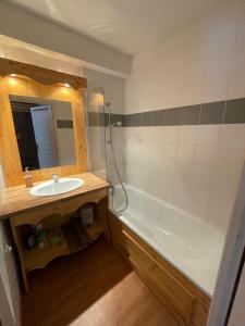 Appartements Studio Orelle 3 Vallees - Spa & Piscine - Apt 006 : photos des chambres