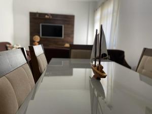 Amplo Apartamento Guarapari - Praia do Morro- Edifício San Martin -Decorado- LOCALIZAÇÃO IMBATÍVEL - Em frente a Supermercado e farmacia - Praia Center - 3 quartos - Internet - Vaga de estacionamento