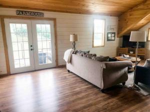 Barndominium with lake view, close to Nashville!