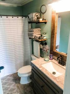Barndominium with lake view, close to Nashville!
