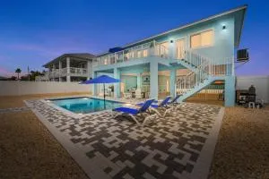 Blue Pearl New Waterfront Haven with Heated Pool ,70 Foot Dock, and More! - Long Point Key