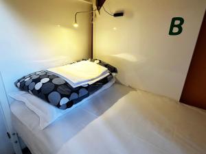 Bett im 4-Bett-Schlafsaal mit Gemeinschaftsbad