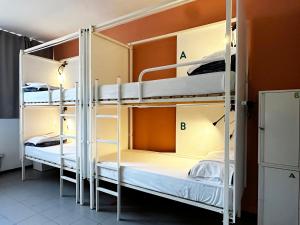 Bett im Schlafsaal mit 6 Betten und eigenem Bad