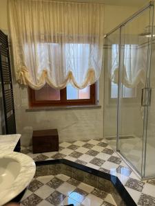 VILLA NEVADA Esclusiva con PISCINA Privata, Il Tuo Angolo di Pace a 5 Minuti dal MARE e 20 Minuti da ROMA