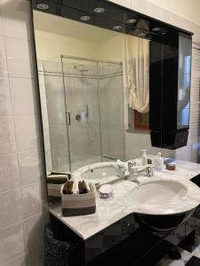 VILLA NEVADA Esclusiva con PISCINA Privata, Il Tuo Angolo di Pace a 5 Minuti dal MARE e 20 Minuti da ROMA