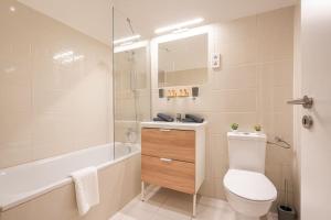 Warm Elegance Retreat : 75 m2 comfort near New York Café