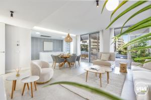 ViVi Homes - Alessio Pool, Sauna, Spa, Gym & Beach