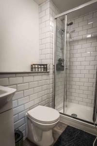 Swan House Apartment 7 - 2 Bed Apartment - Sleeps 5 - Free Parking - Liverpool - close to city centre - ByELITE STAYS