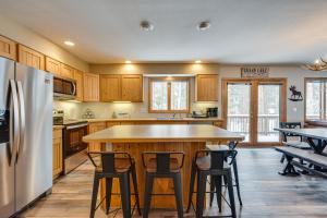 < 12 Mi to Marina: Grand Lake Getaway!