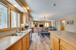 < 12 Mi to Marina: Grand Lake Getaway!