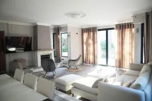 The Beachfront Villa - Qerret