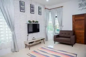 CikJah Guest House SEMI-D - Kampong Bugis