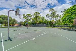 Cozy and Bright Naples Abode with Community Amenities!