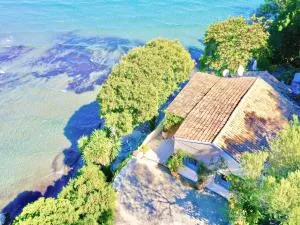 Apraos Beachfront House by DadoVillas - Apraos