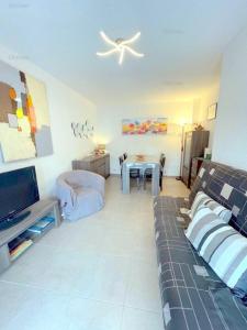 4PA109 Appartement F2 résidence avec piscine parking et cours de tennis