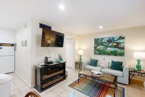 La Internacional Condominiums #210