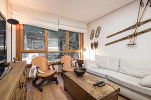 Bonaigua 007 by SeaMount Rentals