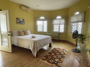 Skyline Suites Sunset Room home