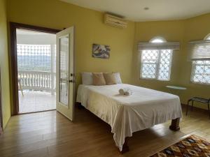 Skyline Suites Sunset Room home