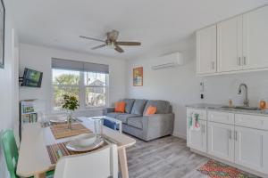 Indian Rocks Beach Getaway with Balcony and Bay View!