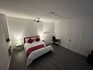 Super double bedroom zone 1