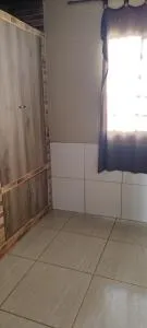 17 Kitnet mobiliada, quarto, banheiro, cozinha americana - Cristalina