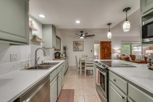 1 Mi to Boat Ramp Lake Havasu City Condo with Patio