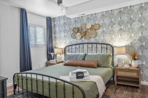 NEW Gorgeous 4bd near universities Hot tub Games