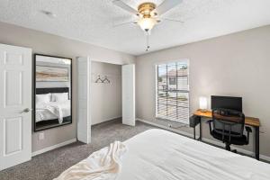 Cozy Townhouse - Gym Pool Golf Fast WiFi 2B2B