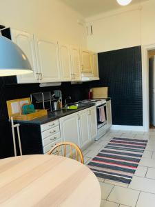 Cool and light 2 room apartment in SoFo