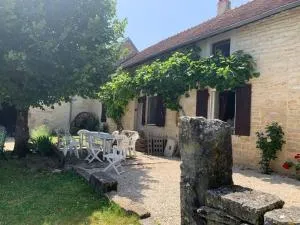 FERME FAMILIALE DANS UN VILLAGE BOURGUIGNON 12 pl 3 nuits minimum - Beaulieu