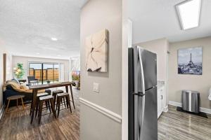 Cozy Townhouse - Gym Pool Golf Fast WiFi 2B2B