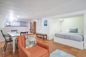 DC Apartment 2 Mi to National Mall!