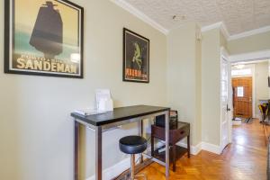 2 Mi to National Mall Modern DC Home