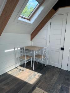 A Majestic Victorian Private Rear Access Quarters