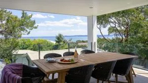 Sweeping Ocean Views From Killcare To Palm Beach - Killcare