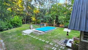 Casa con PILETA al borde del RIO