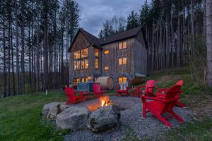 Chalet room in New & Stunning Chalet! Reno'd Hot-Tub Barrel Sauna Slope Views Fire Pit