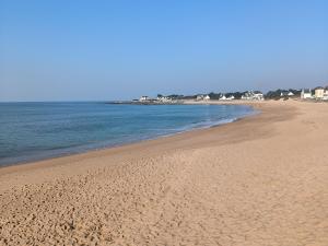Charmante maison rénovée au calme avec jardin privatif, à 500m des plages et proche commerces - FR-1-306-1082