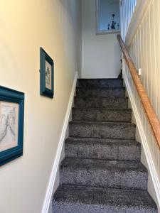 The Buxton Retreat A Luxurious 3-Storey Townhouse with Four Poster Bed and Double Jacuzzi Bath"