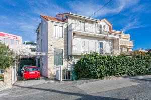 Apartments with a parking space Split - 22101