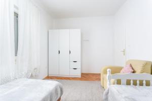 Apartments with parking space Split - 22101