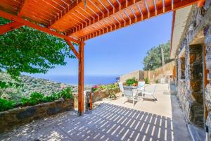 Traditional Stone House with Mountain & Sea Views "KeramotisDream"