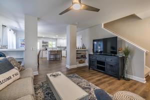 Newly Renovated listing! Cottage on Broad