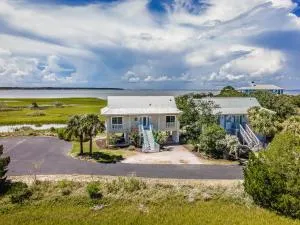 Seaside Bungalow With Million Dollar Views - Oceanmarsh Subdivision