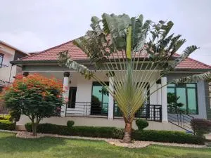 Villa Kikiriki - Mayange