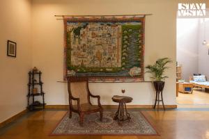 StayVistas Wildwood Canopy - Forest-View, Pet-Friendly Villa with Lawn & Indoor-Outdoor Games