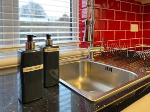 BrumStay UK® 5-Bed House Ideal for Long-Term Stays